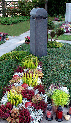 Ihre Friedhofsgärtnerei Freitag direkt am städt. Friedhof Mülheim Styrum